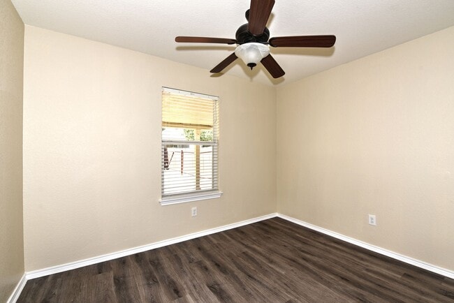 Building Photo - ONE STORY  |  GREAT LOCATION  |  NEAR 1605...