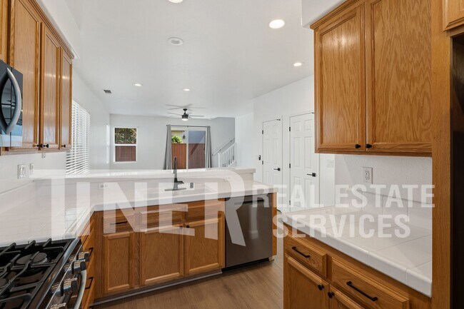 Building Photo - 3961 Martis St