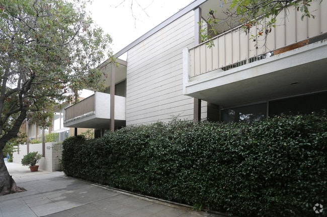 Building Photo - 833 Moraga Dr