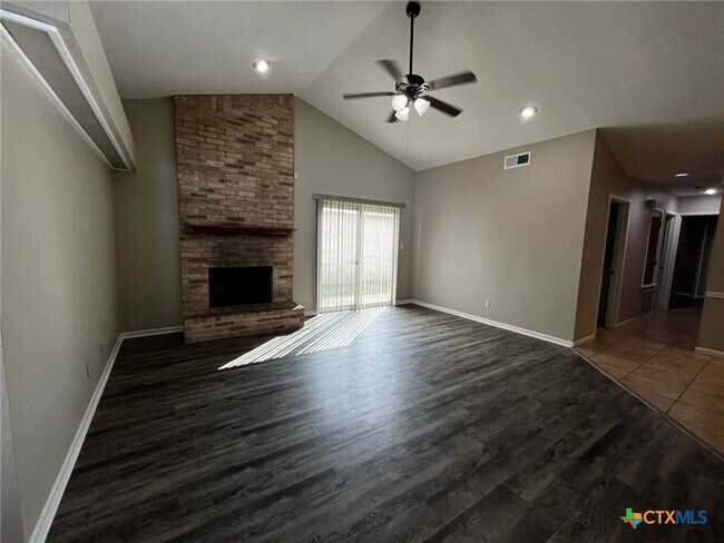 Building Photo - 526 Rattan Dr