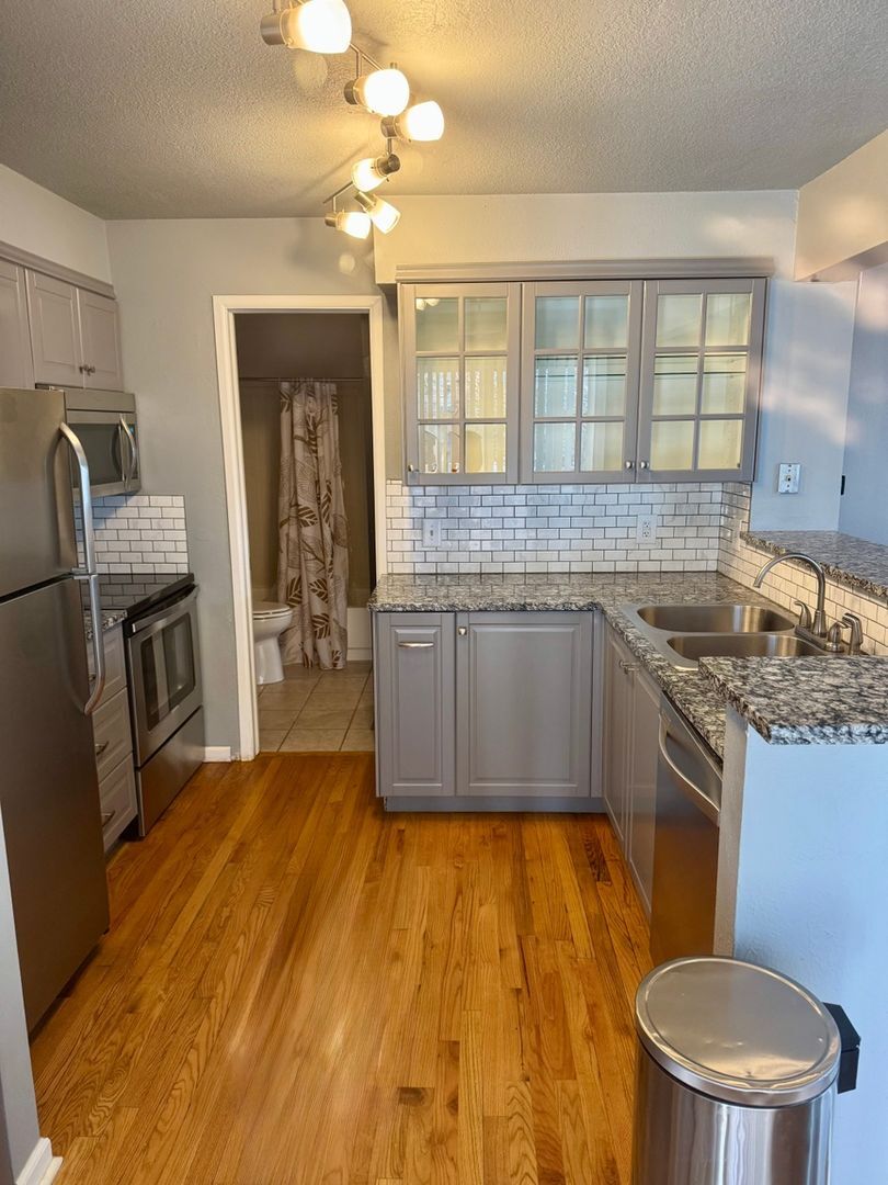 Building Photo - 13762 E Lehigh Ave