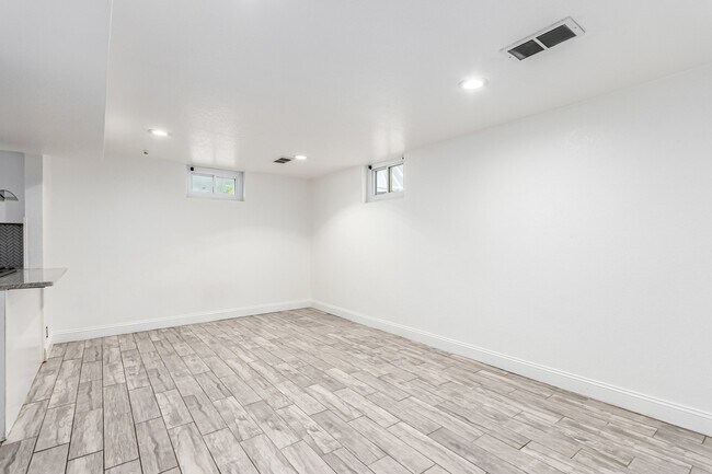 Building Photo - 1175 Dayton St