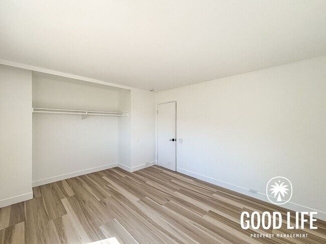 Building Photo - 9400 Crest Dr