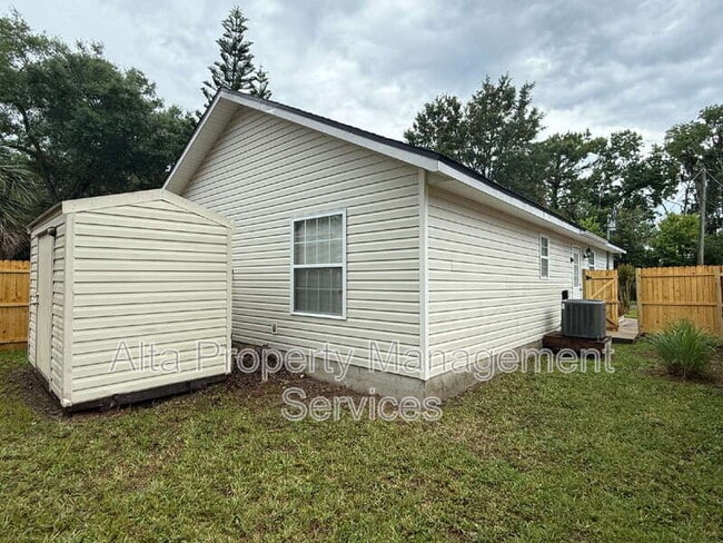 Building Photo - 324 Lena St