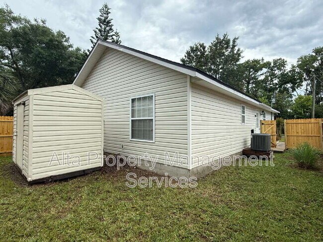 Building Photo - 324 Lena St