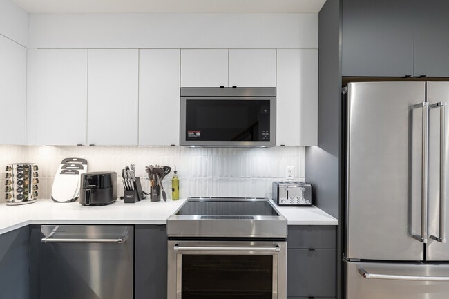 Building Photo - 129 11th Ave E