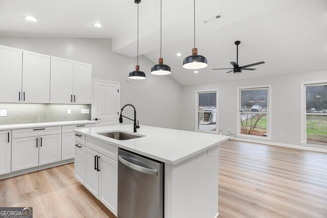 Building Photo - 335 Harris Rd