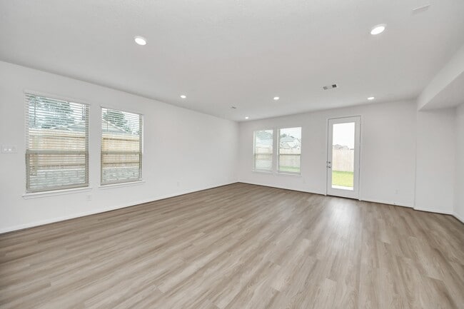 Building Photo - 18211 Hidden Dahlia Dr