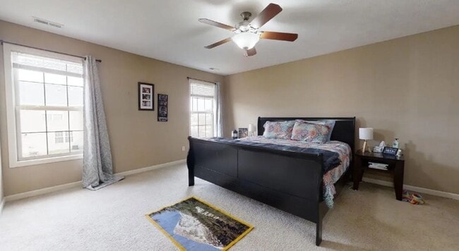 Building Photo - 206 Gentian St