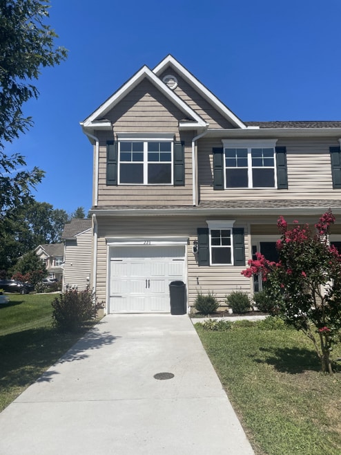 Building Photo - 235 Thompson Ave