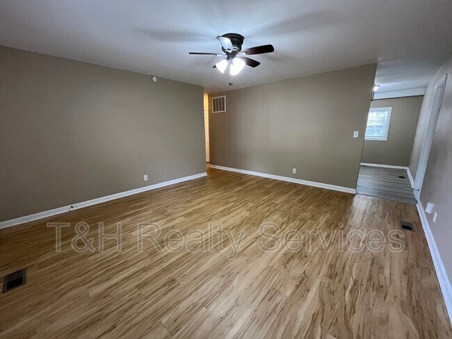 Building Photo - 2649 Ebbie Rd