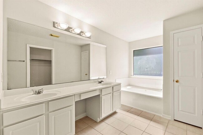 Building Photo - 3619 Slocom Dr