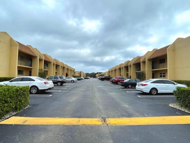 Building Photo - 2805 SW 22nd Ave