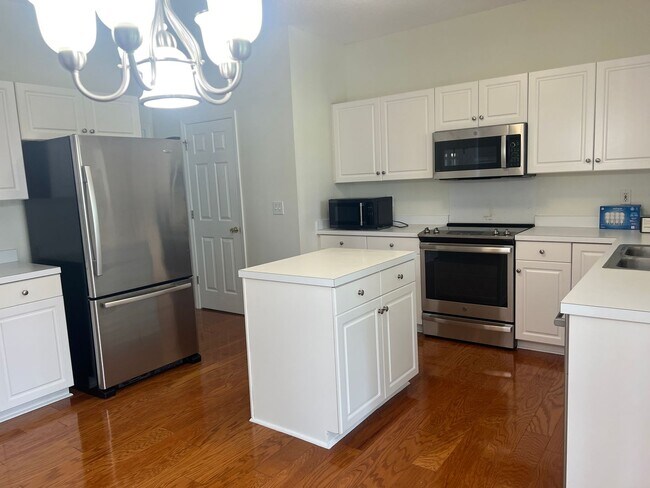 Building Photo - 1513 Clarendon Way