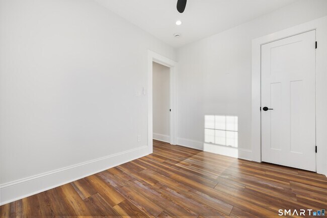 Building Photo - 60 Walter Ave