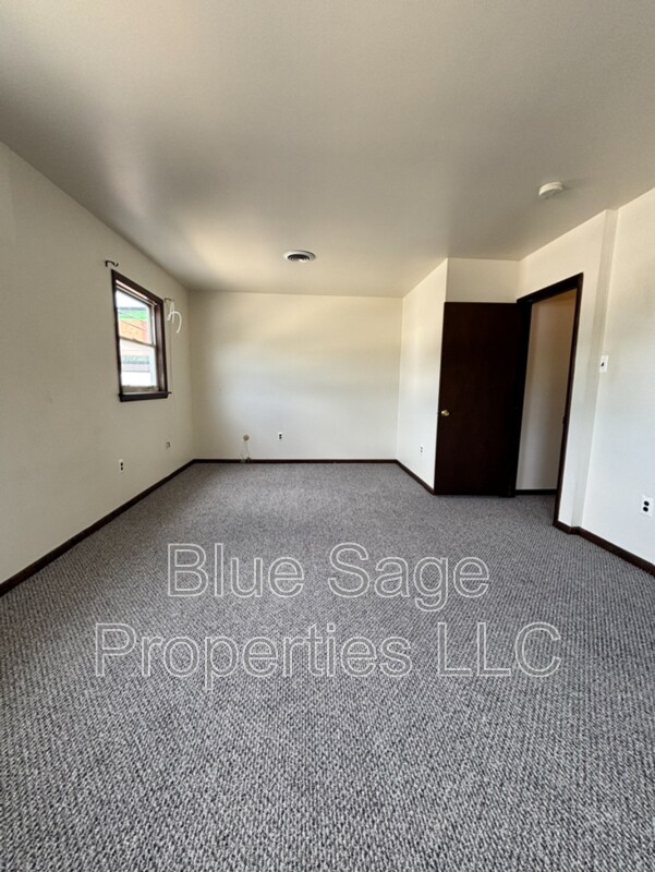 Building Photo - 2419 3rd Ave