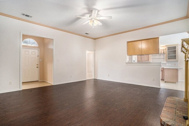 Building Photo - 1307 Hyde Park Blvd