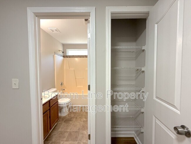 Building Photo - 5622 Wallace Cabin Dr