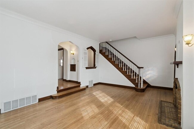 Building Photo - 1905 N Brauer Ave