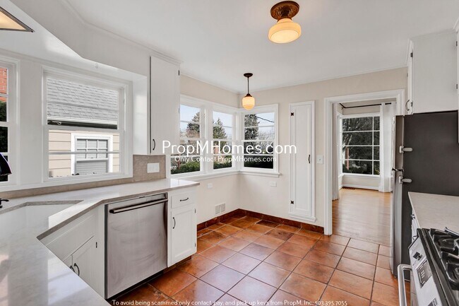 Building Photo - Timeless Updated Home in South Burlingame!...