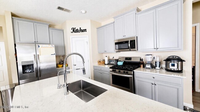 Building Photo - 3938 Bloomfield Ct