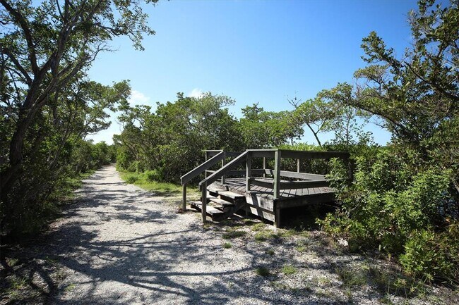 Building Photo - 1711 Starling Dr