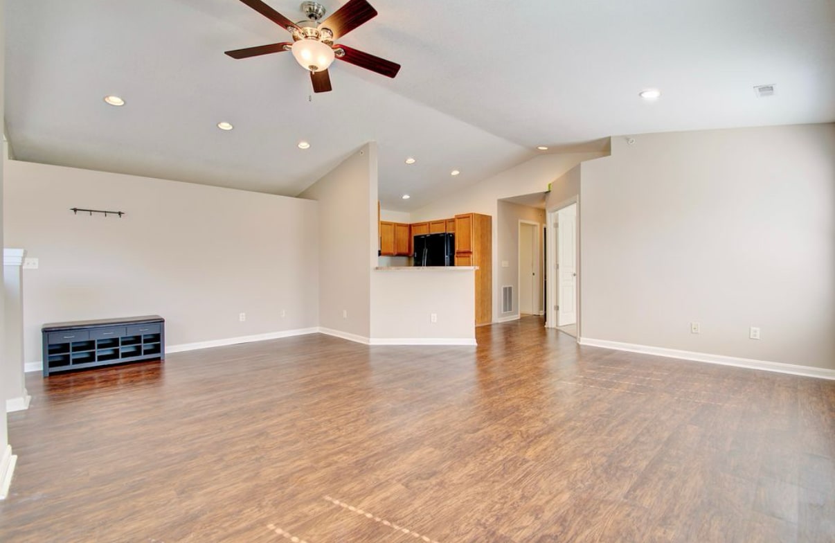 Building Photo - 2223 Rolling Hills Dr