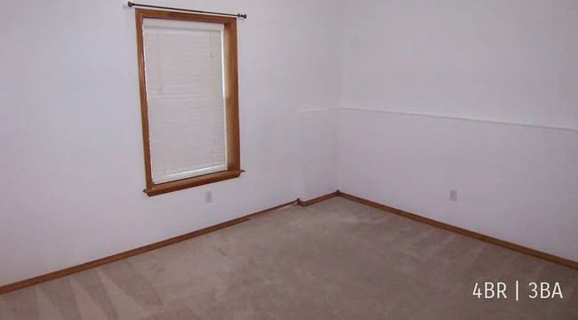 Building Photo - 4 Bedroom | 3 Bathroom | Walk Out Basement...