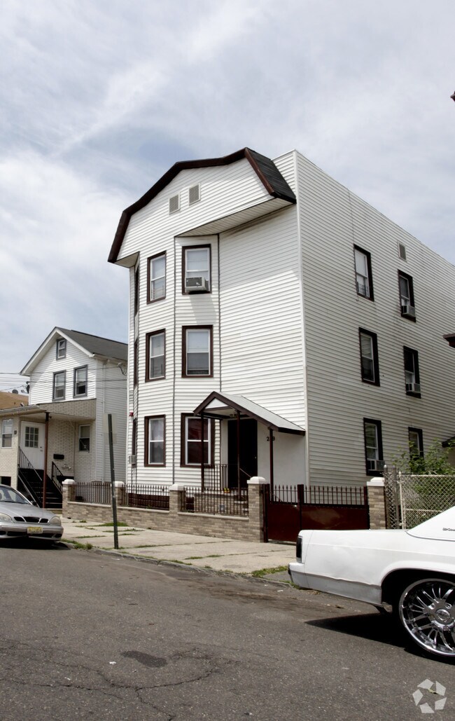Building Photo - 219 Delaware St