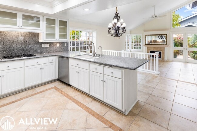 Building Photo - Elegant 3 Bed 2 Bath Home Available in the Heart of Woodbridge!