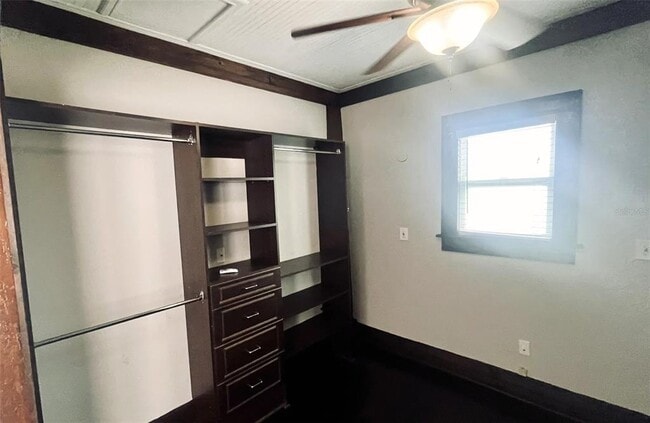 Building Photo - 403 S Albany Ave