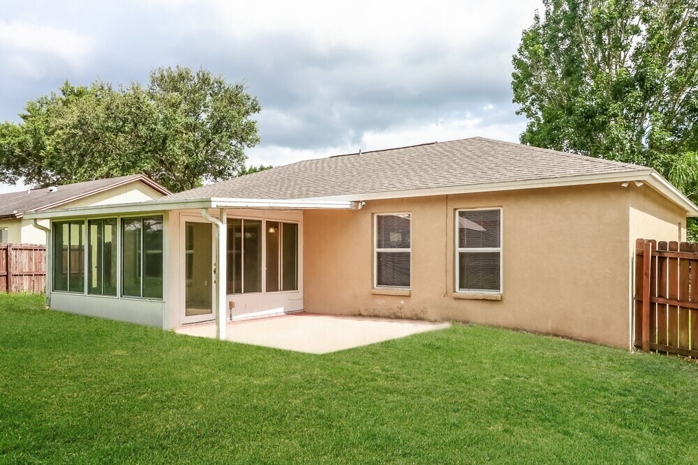Building Photo - 656 Lakemont Dr