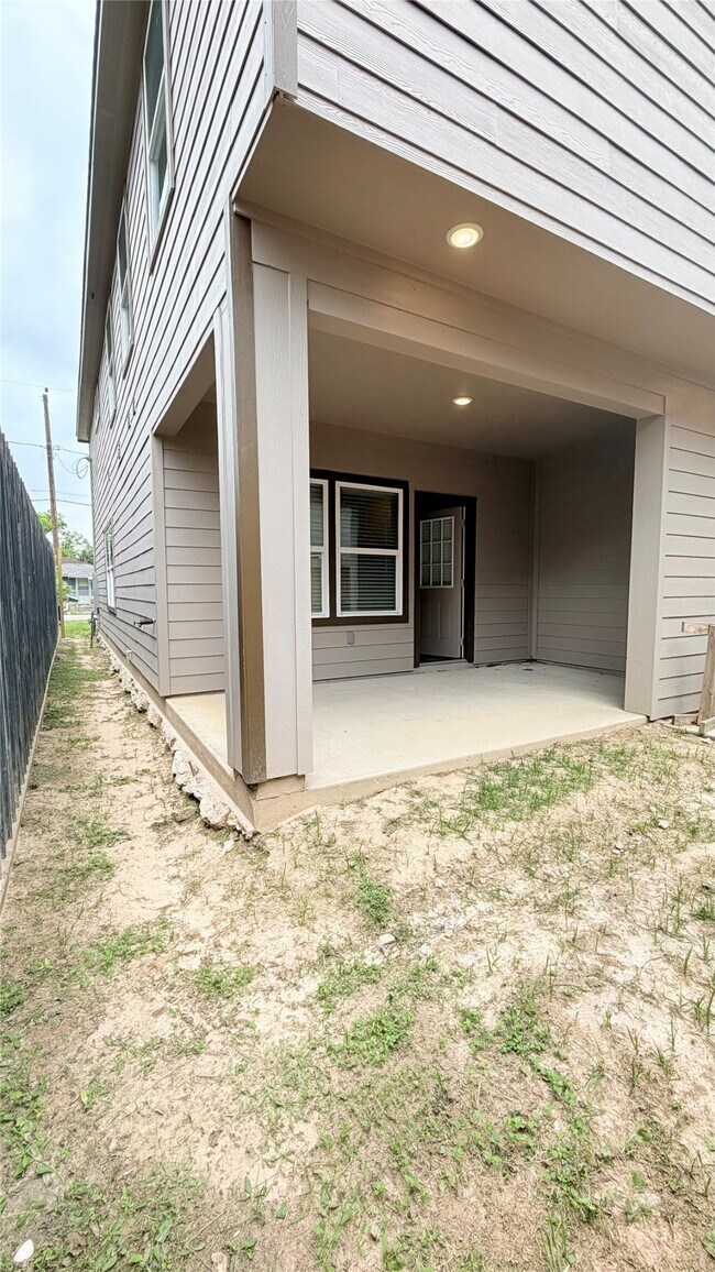 Building Photo - 7034 Smilax St