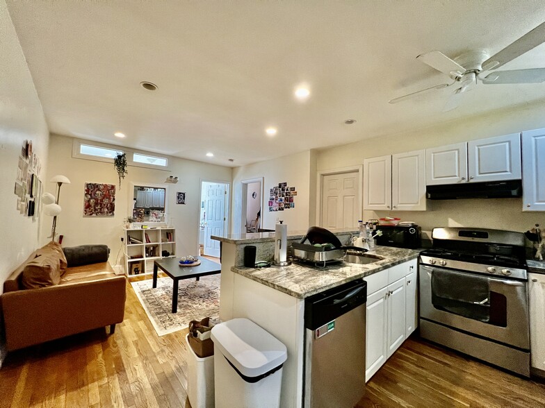 Building Photo - 66 Egmont St