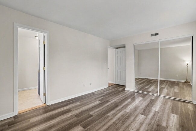 Building Photo - 13085 W Cedar Dr