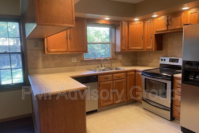 Building Photo - 2213 SE Davies St