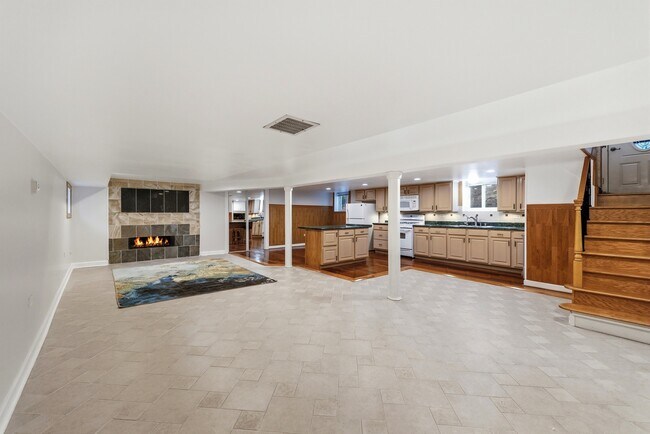 Building Photo - 4656 N Narragansett Ave