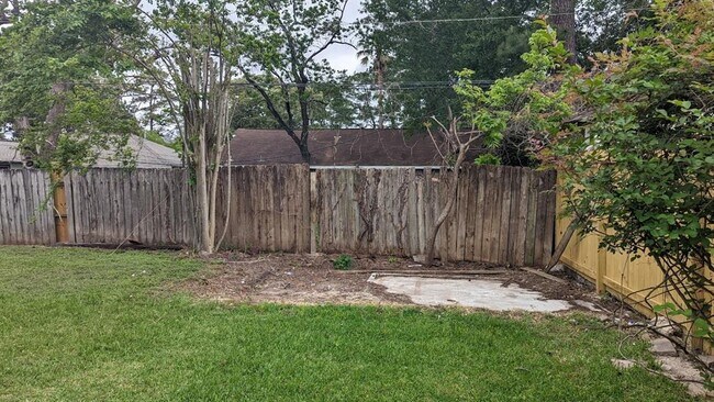 Building Photo - 6815 Moss Oaks Dr