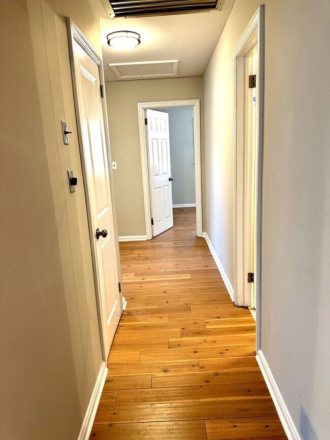 Building Photo - Charming 3BR House in Atlanta