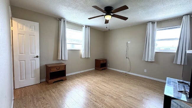 Building Photo - 484 Grandview Ave