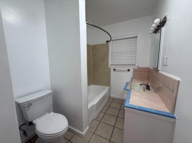 Building Photo - 10608 S Zediker Ave