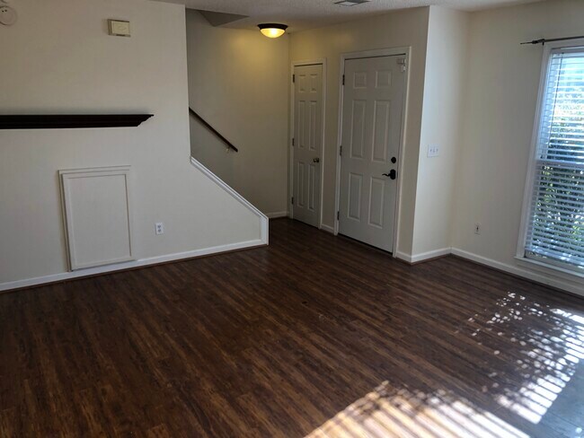 Building Photo - 4776 Cheshire Cir