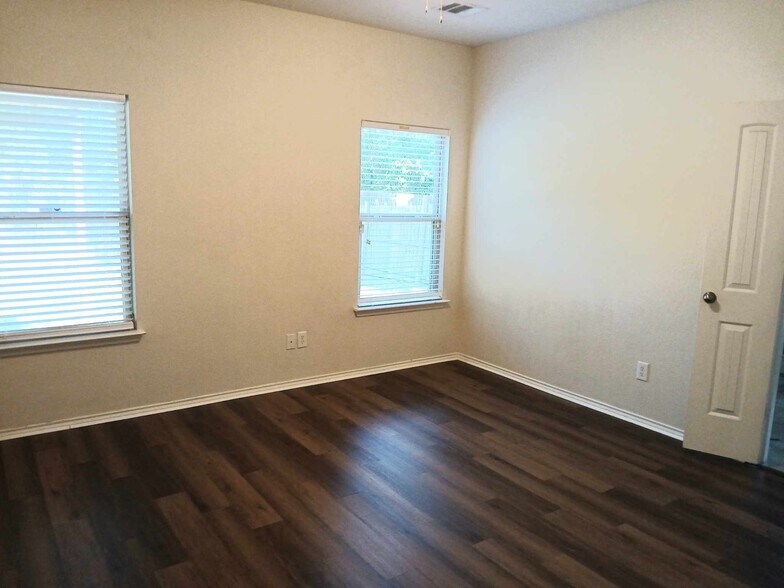 Building Photo - 4302 Stanley Park