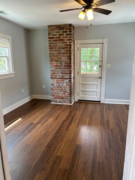 Building Photo - 1103 Oakwood Ave