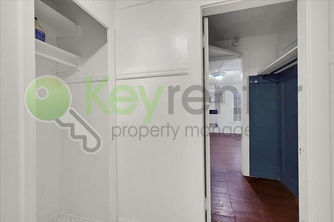 Building Photo - 1827 T St