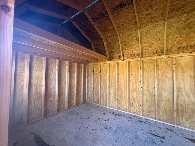 Building Photo - Renovated 3-bedroom house!  Housing accepted!