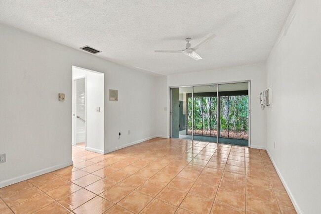 Building Photo - 1257 Fairway Cir S