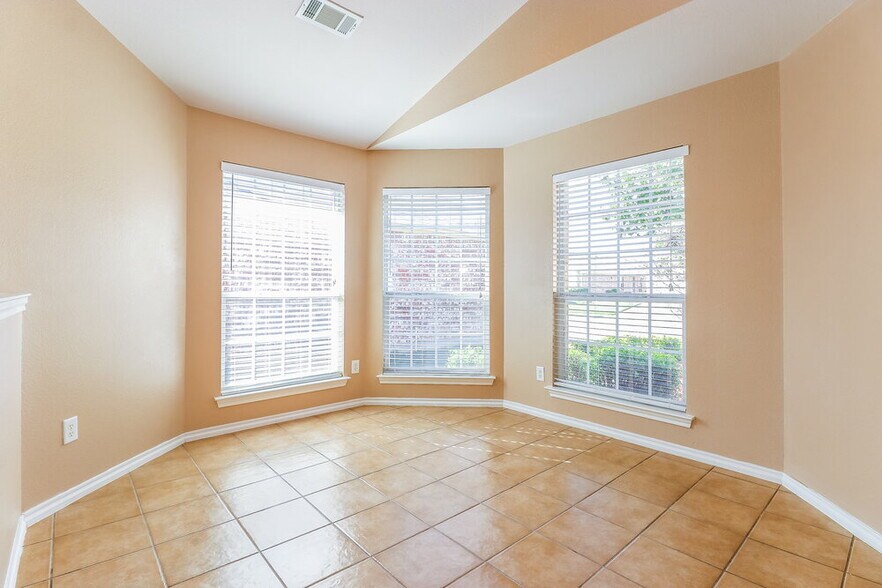 Building Photo - 6440 Regina Dr