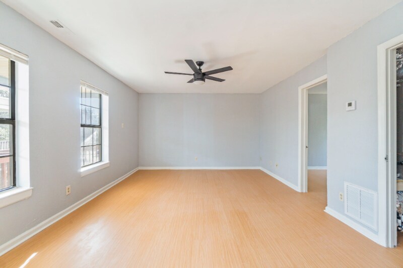 Building Photo - 487 W Ocean View Ave