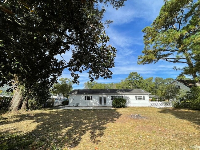 Building Photo - AVAILABLE NOW! 4 BEDROOM 2 BATH SINGLE FAMILY HOME IN CAROLLANE FARMS